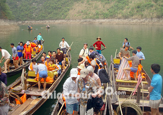 Tour at Shennongxi Stream
