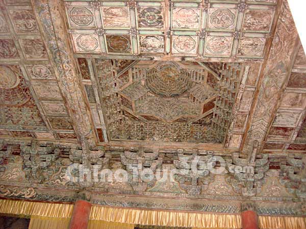 Well-preserved Murals on the Ceiling of Yongle Palace