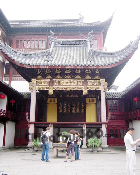 The Old City Temple near the Yuyuan Garden