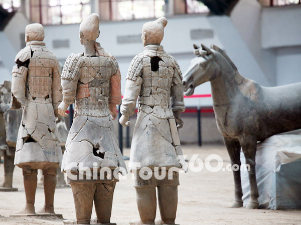 Broken terracotta warriors and horses