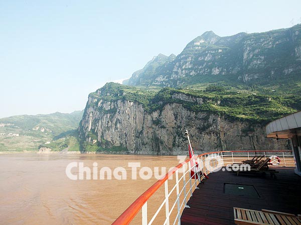 Xiling Gorge, a highlight of the Yangtze River Cruise