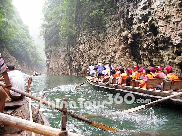 Shennong Stream tour on Small Boats