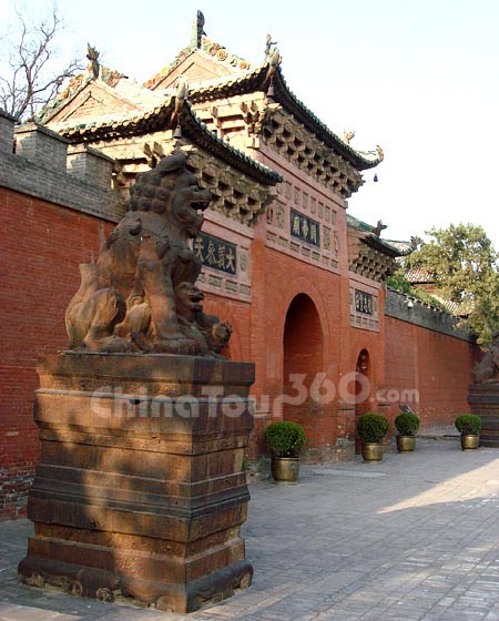 Iron Lion in Yuncheng Guandi Temple