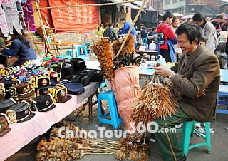 Sunday Market, Kaili