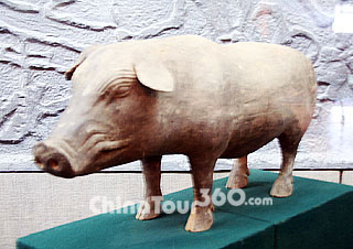 A Clay Pig, Hanyangling