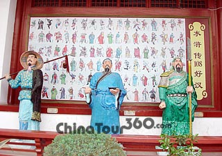 Statues in Xunyang Tower