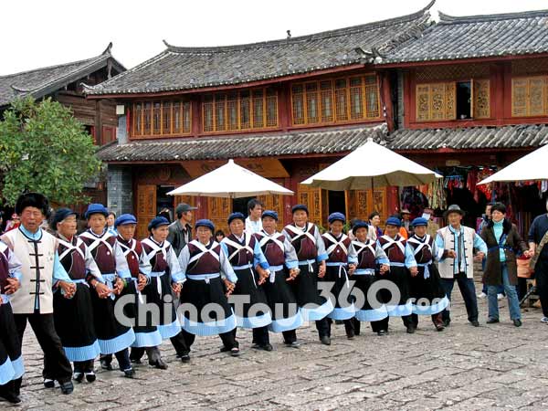 Naxi People in Lijiang Old Town