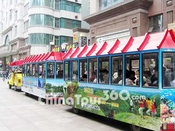 The sightseeing bus in Nanjing Road