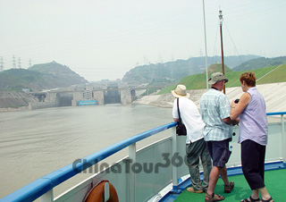 Tour at Three Gorges Dam
