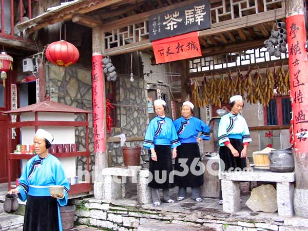 The Women in Tianlong Tunbu