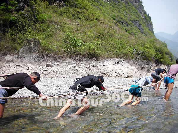 Boat trackers at Shennong Stream