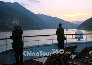 Xiling Gorge at Dawn