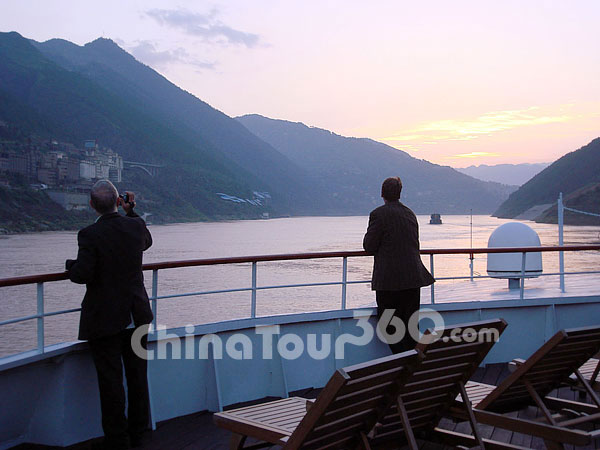 Xiling Gorge Cruise