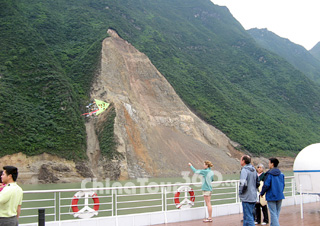Tour at Wu Gorge