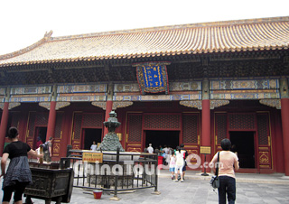 Yonghe Palace Hall