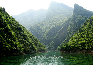 Foggy Valley, Yangtze Cruise Trip