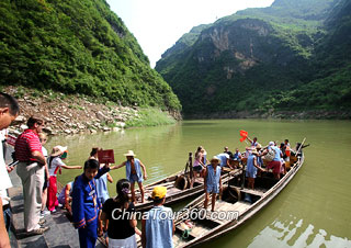 Tour at Shennong Stream