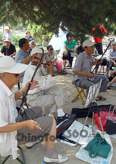 Chinese retired people's life