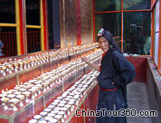 Tibetans praying at the monastery
